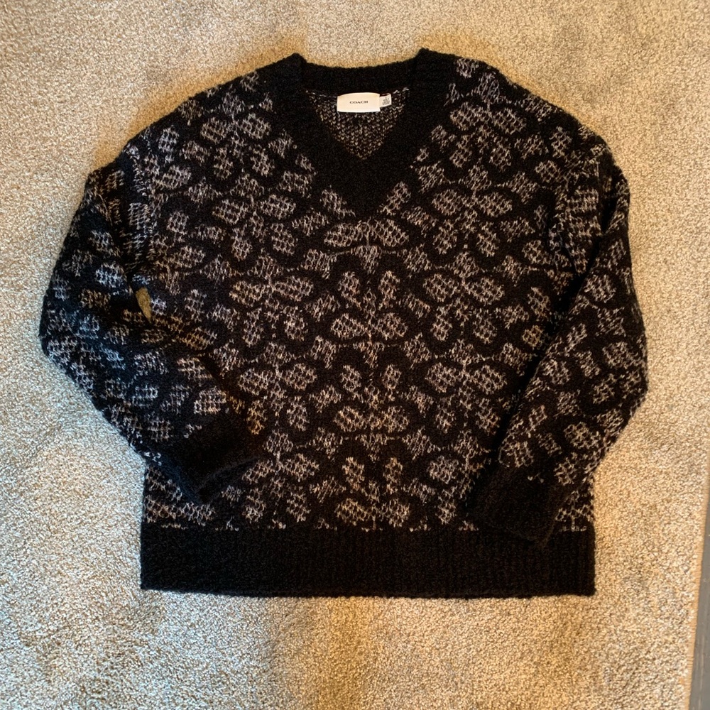 Coach Signature C V-neck Sweater
